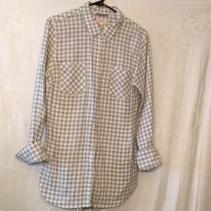 Long sleeve button down flannel. Never worn.